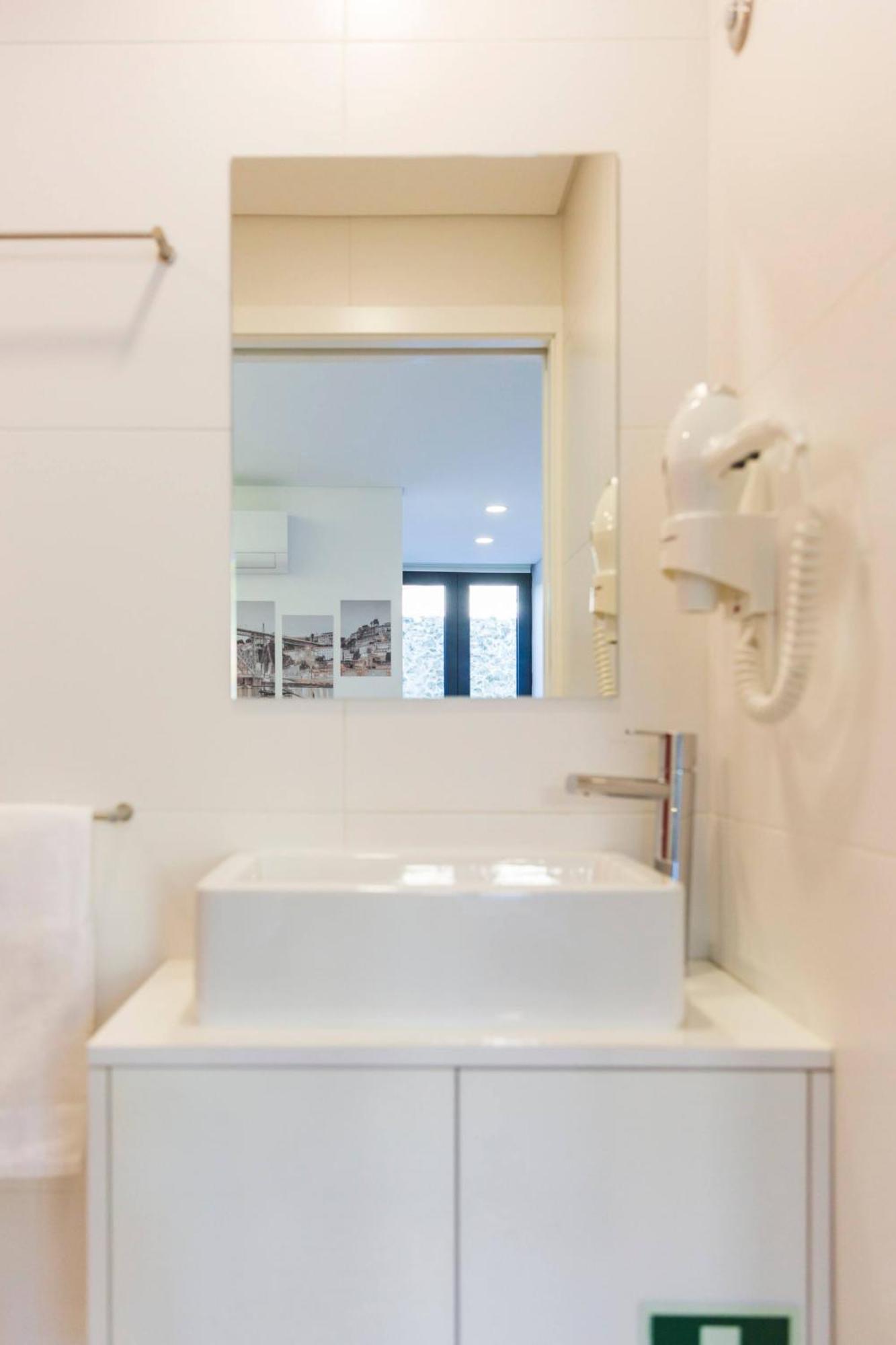 Aposentus - Your Home At Pinheiro'S Studio Porto Zewnętrze zdjęcie